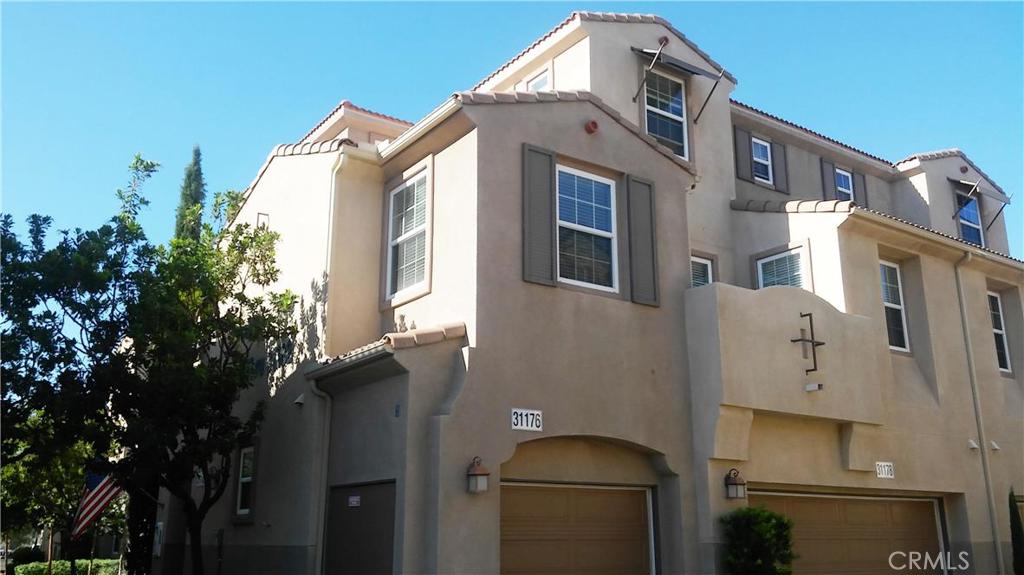 TAKE A LOOK AT THIS BEAUTIFULLY UPGRADED SOUTH TEMECULA CONDO IN A GATED COMMUNITY WITH LOW TAX RATE. EXCELLENT AREA FOR COMMUTERS TO HIT THE 15 IN LESS THAN A MILE. THIS UNIT HAS GREAT UPGRADES INCLUDING GRANITE COUNTERS IN KITCHEN AND LARGE ISLAND, DARK CABINETS, STAINLESS STEEL GE APPLIANCES, NEUTRAL CARPETS, CEILING FANS IN BEDROOMS AND FAMILY ROOM, PATIO AREA LARGE ENOUGH TO BBQ, AND A 1 CAR GARAGE AND PLENTY OF PARKING FOR GUESTS. THE FLOOR-PLAN IS GREAT AND SPACIOUS WITH THE MASTER BEDROOM ON THE TOP FLOOR ALLOWING EXTRA PRIVACY FROM THE SECOND BEDROOM ON MAIN FLOOR. THERE IS A COMMUNITY POOL, CLUBHOUSE, AND WELL KEPT GROUNDS WITH WALKING TRAILS JUST A BLOCK FROM PECHANGA IN THE GREAT AREA OF WOLF CREEK. DON'T MISS THIS FANTASTIC DEAL TO LIVE IN TEMECULA