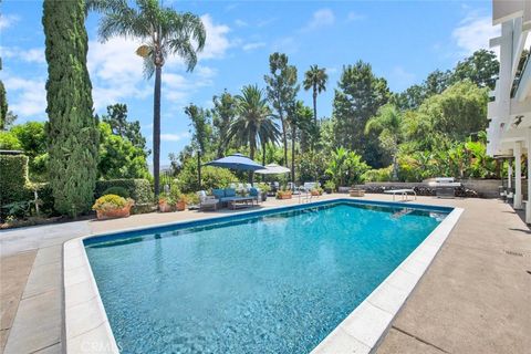 A home in North Tustin