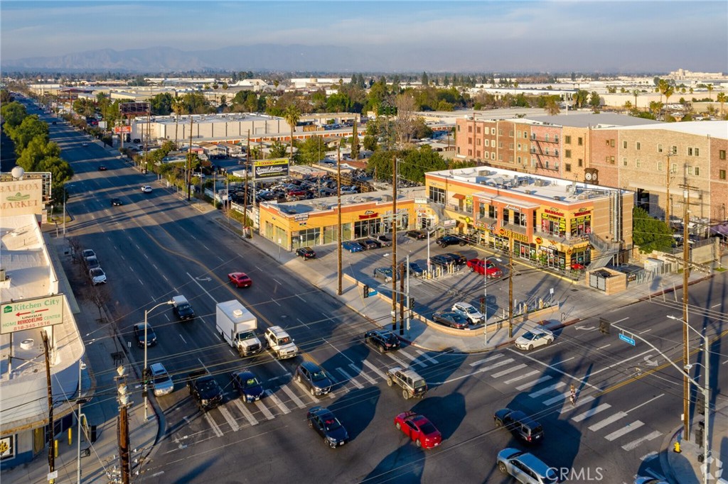 Corner Space with Two Storefront in Balboa & Saticoy. Signalized Corner of Two busy Major Streets of Balboa & Saticoy. Ancher Tenant FATBRGER, BASKIN ROBBINS. POKE,