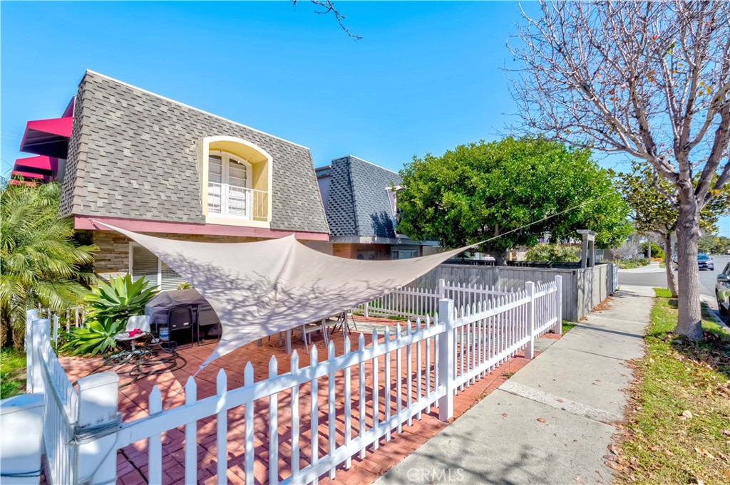 3659 Newton Street