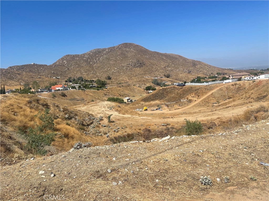 Rare opportunity to own 2.36 pristine acres in the picturesque countryside of Colton! This beautiful parcel offers breathtaking panoramic views of the surrounding mountains and is perfect for building your dream home or creating a private retreat.Don’t miss this chance to secure a slice of tranquility in a highly sought-after location. Schedule your visit today and experience the potential of this exceptional property!Buyer & Buyers agent to do their private investigation.
