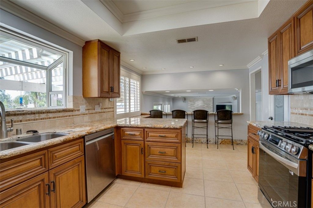listing image 130728125228857238223