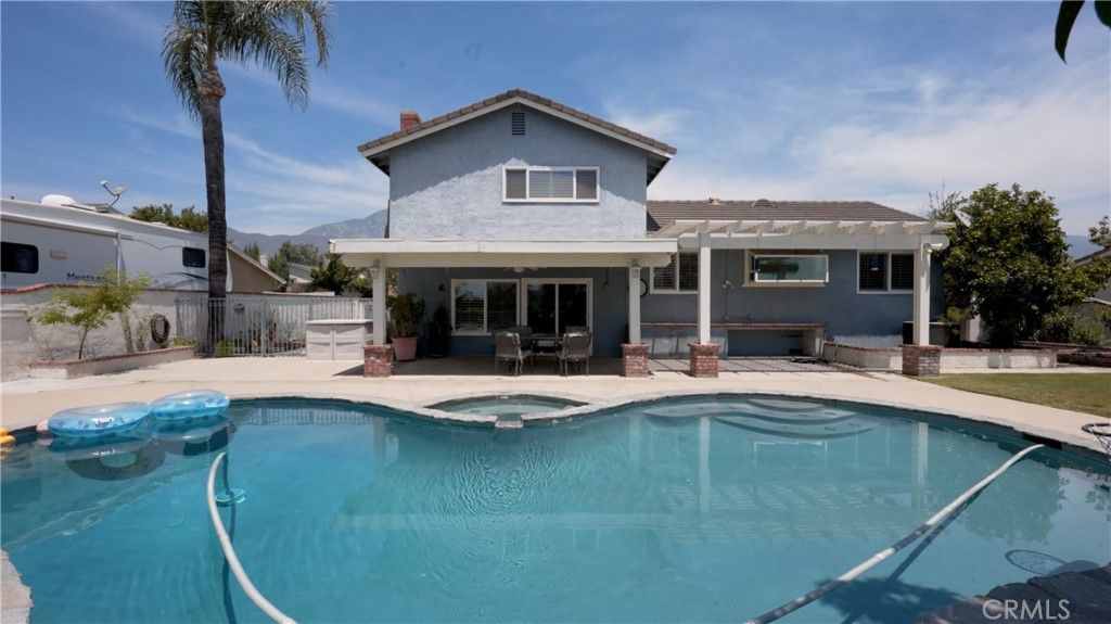 listing image 130720449745381708765