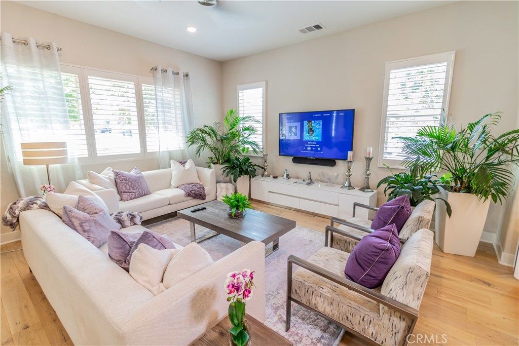 listing image 130725834773312793743