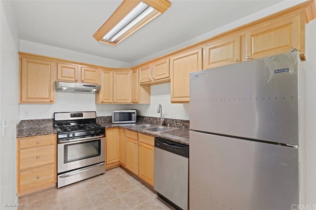 listing image 130725663588677263796