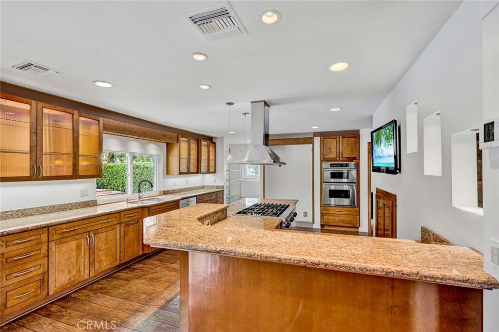 listing image 130720472677647106098