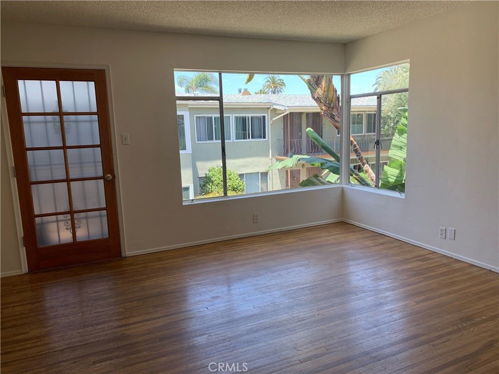 listing image 130723848405592476555