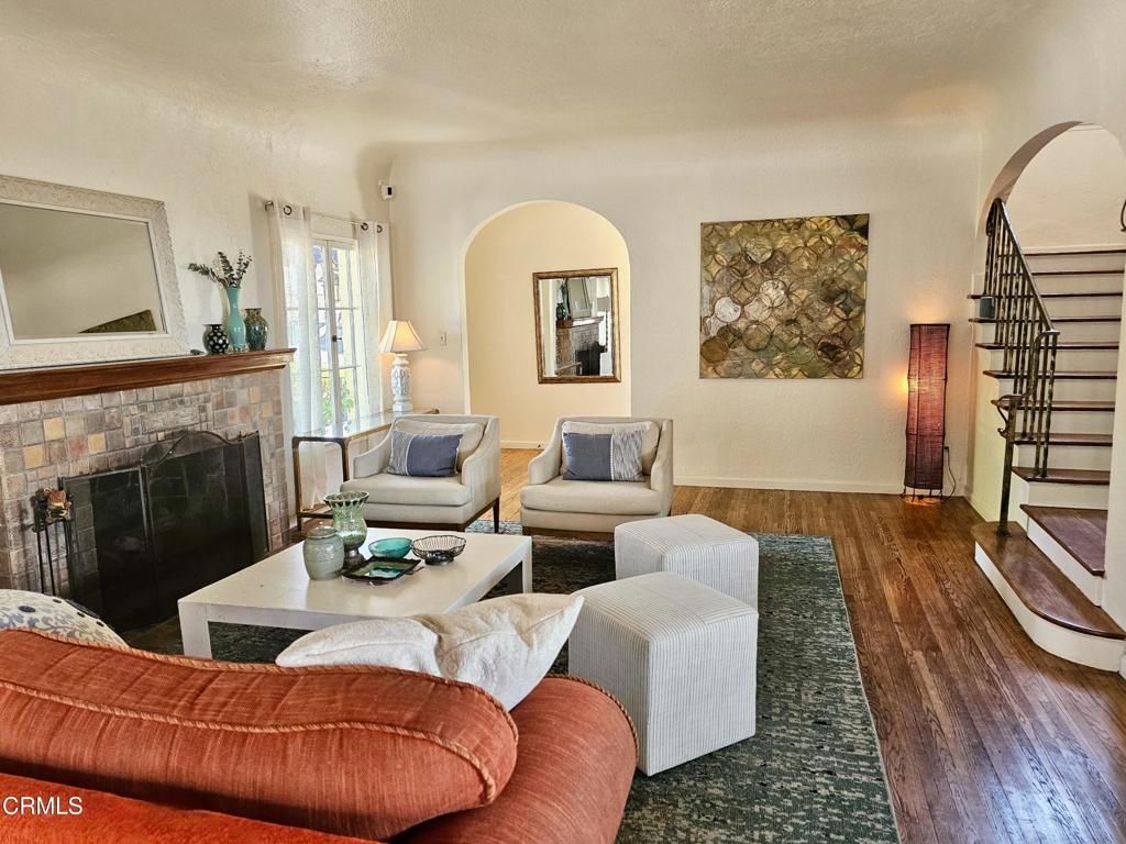 listing image 130722571220060502809