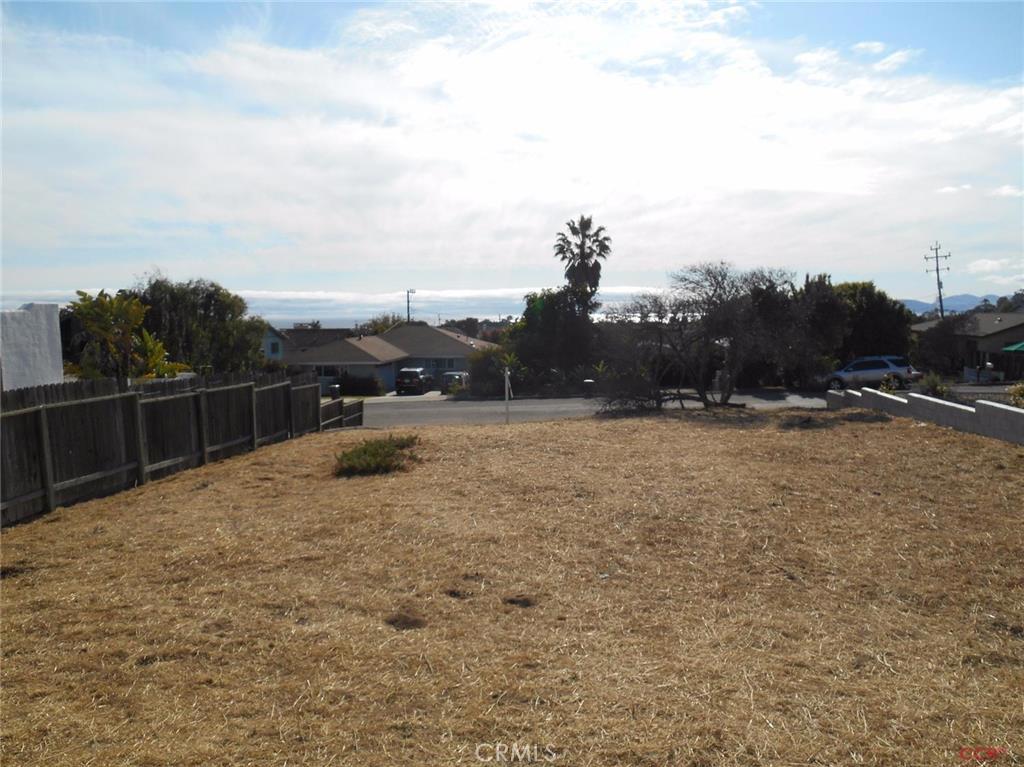Ocean view 50 x 150 lot in North Grover Beach. Less than a mile to the beach and pacific ocean. Multi Family Zoning (R-2) and may give the owner some building options. Dining and shopping on Grand Avenue is just 3 blocks away. Beautiful oak tree located in the back corner of the lot can inspire the garden enthusiast.
