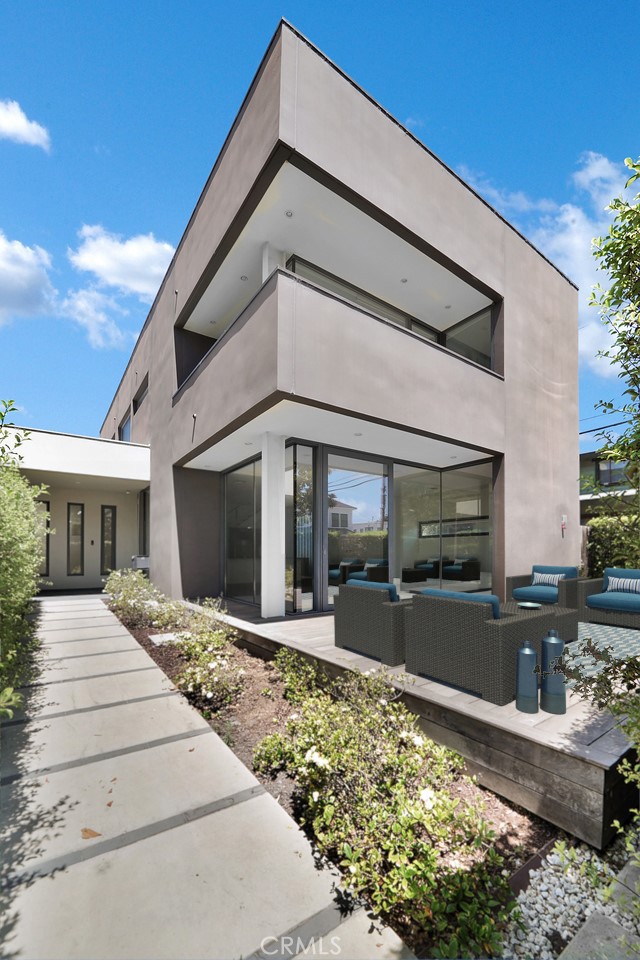11 Temple Avenue