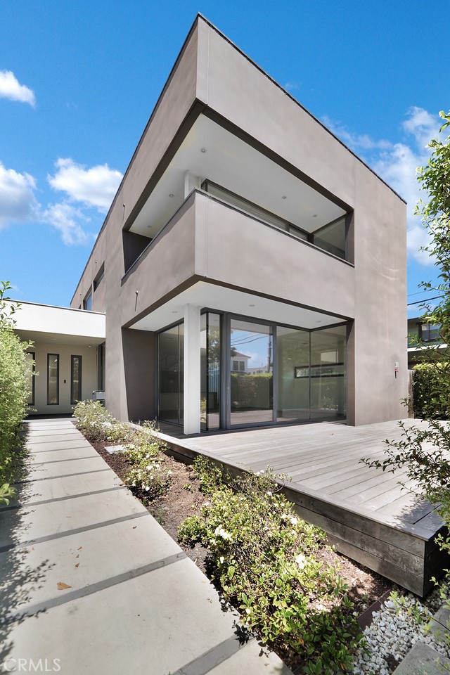 11 Temple Avenue