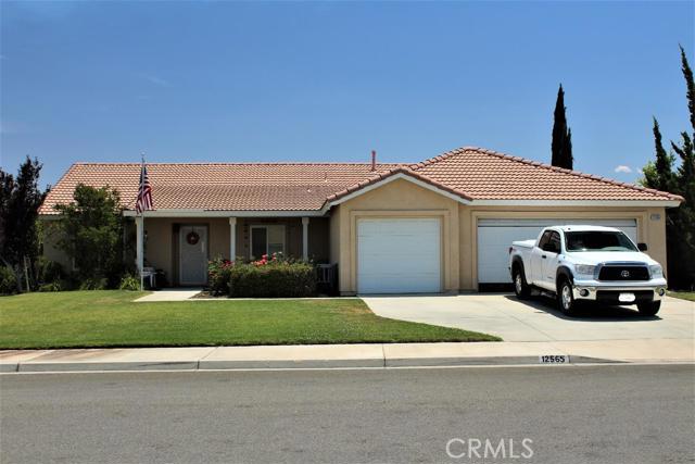 Great Victorville location near commuting routes! Original owners of this 4 bedroom 2 bath home are putting it on the market for the first time since it was built in 1998. Home is spacious and well-maintained.Island kitchen with breakfast bar opens up to family room with fireplace. Spacious master bedroom with large walk-in closet, master bath with dual sinks, separate tub and enclosed shower. Convenient indoor laundry room. Front and backyard fully landscaped. Large shed in backyard stays, plenty of parking space to fit an RV in your side yard! This clean, move-in ready home is ready for you! Association Amenities: None # of RV Spaces: 0 Special Features: ,PTRYNONE Lot Location Type: Standard Location Landscaping: Sprinklers Special Features: Garage Door Opener # of Attached Spaces: 2 # of Detached Spaces: 0