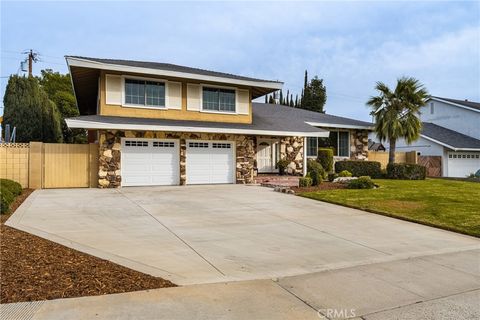 A home in North Tustin