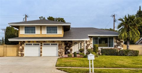 A home in North Tustin