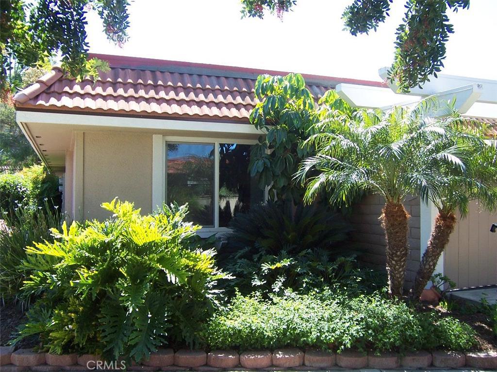 LOVELY REMODELED LA CASITA WITH SCRAPED CEILING,CENTRAL AIR/HEAT,NEWER DUAL PANE WINDOWS,RECESSED LIGHTS,WASHER/DRYER,KITCHEN OPEN INTO DINING ROOM, LAMINATE THRU OUT EXCCEPT BATH. BATHROOM HAS LOVELY CERAMIC TILE WITH WALK IN SHOWER. NEW MODERN VANITY. NICE GREENERY FROM ALL WINDOWS. CEILING FAN OVER DINING TABLE. DOUBLE SKYLIGHT IN KITCHEN AND BATH. CARPORT JUST AROUND THE CORNER. GREAT PRIVATE LOCATION. MOVE IN READY! PERFECT HOME TO ENJOY ALL THE AMENITIES OF THIS LOVELY VILLAGE. OVER 200 ACTIVE SOCIAL CLUBS. GOLF COURSES (27- HOLE AND 9- HOLE) DRIVING RANGE, TENNIS CLUBS-TWO FITNESS CENTERS - SHUFFLEBOARD COURTS. IT JUST GOES ON AND ON.