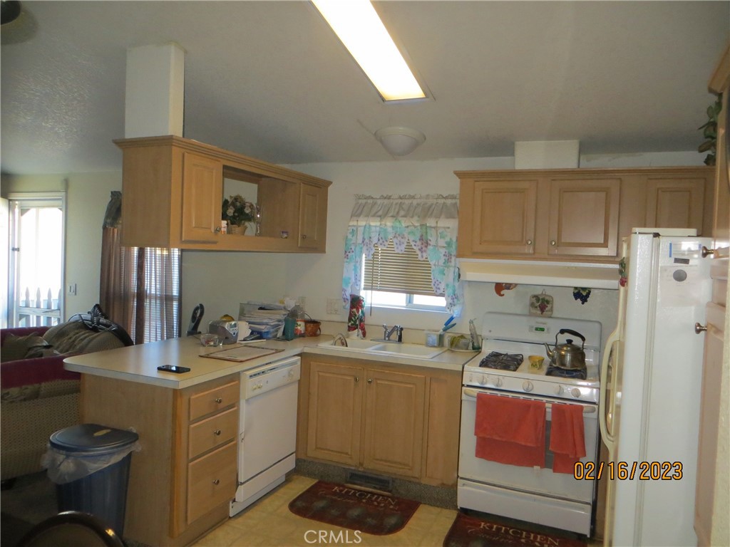 Photo 18 of 34 of 2131 San Bernardino 82 mobile home