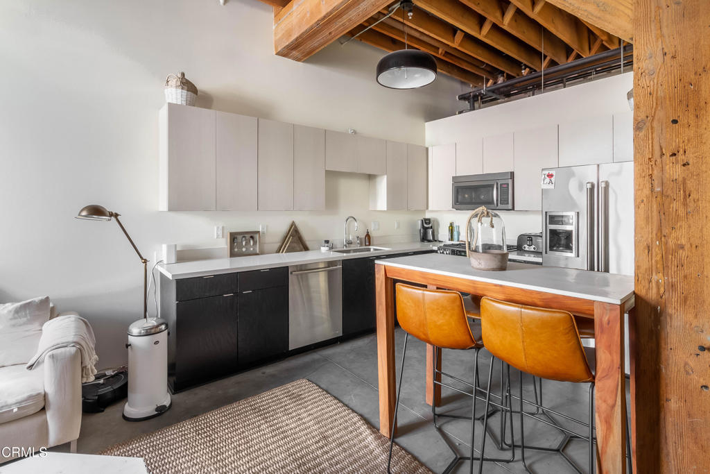 527 Molino Street 108