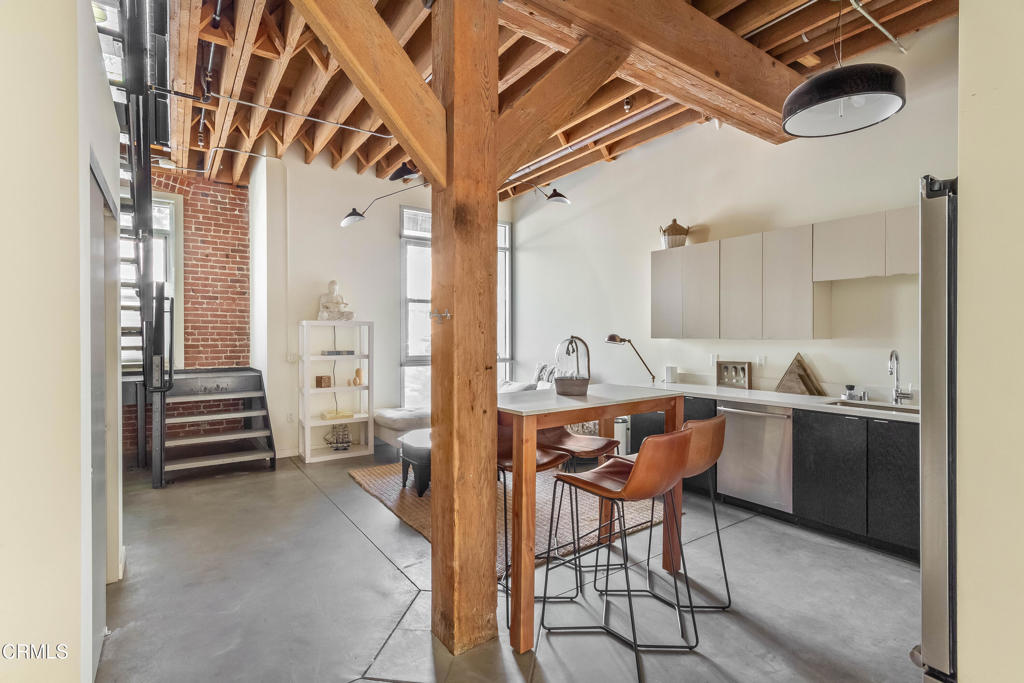 527 Molino Street 108
