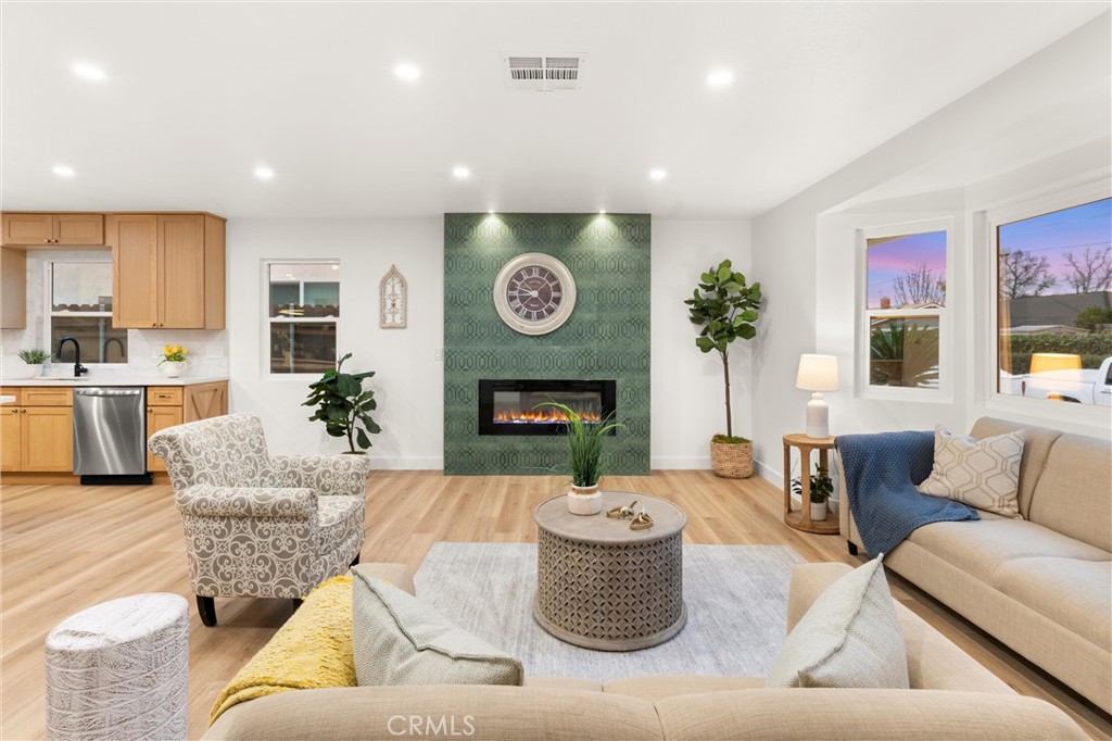 925 E La Veta Avenue