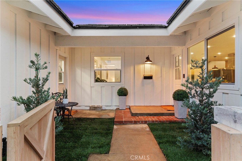 925 E La Veta Avenue