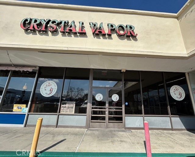 Prime Retail/Office Space on Foothill Blvd - Exceptional Visibility!
Discover an outstanding leasing opportunity in the heart of La Canada's vibrant commercial corridor. This versatile space at 2259 Foothill Blvd offers high visibility and excellent foot traffic, making it ideal for a variety of retail, office or professional uses.
Key Features:
- Premium Location: Situated along bustling Foothill Blvd, surrounded by thriving businesses, dinning, and high-income residential neighborhoods.
- Street Frontage: Large display windows and prominent signage potential ensure maximum exposure.
- Flexible Floor Plan: Open layout adaptable to retail, office or service-oriented businesses.
- Ample Parking: Convenient on-site and street parking options.
- Easy Access: Close proximity to major freeways, providing quick connections to Glendale, Pasadena and beyond.
Position your business for success in one of La Canada's most desirable commercial hubs. Don't miss this great opportunity to secure a premier spot in a sought-after community. $4,300/month NNN included.
Schedule a tour today!