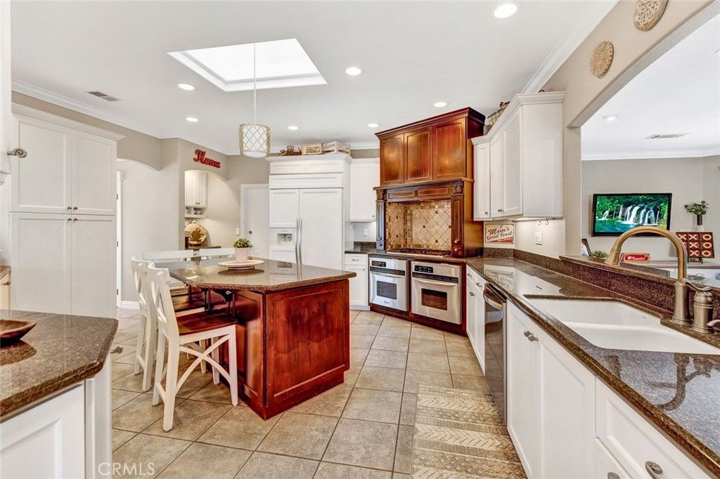 listing image 130724443372954509571