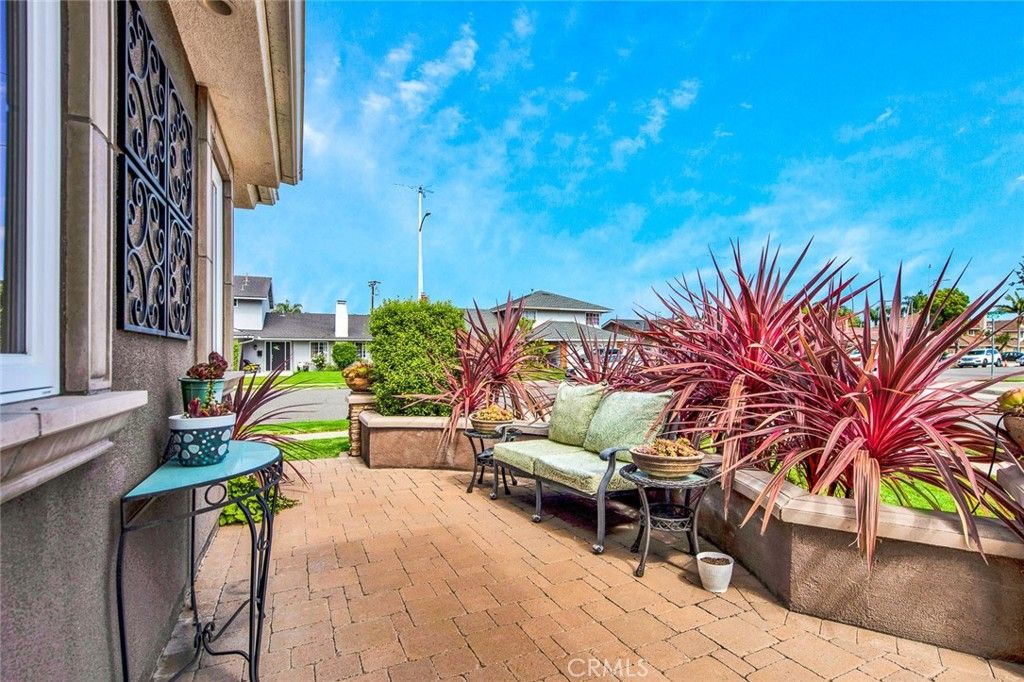 listing image 130723369852321821760