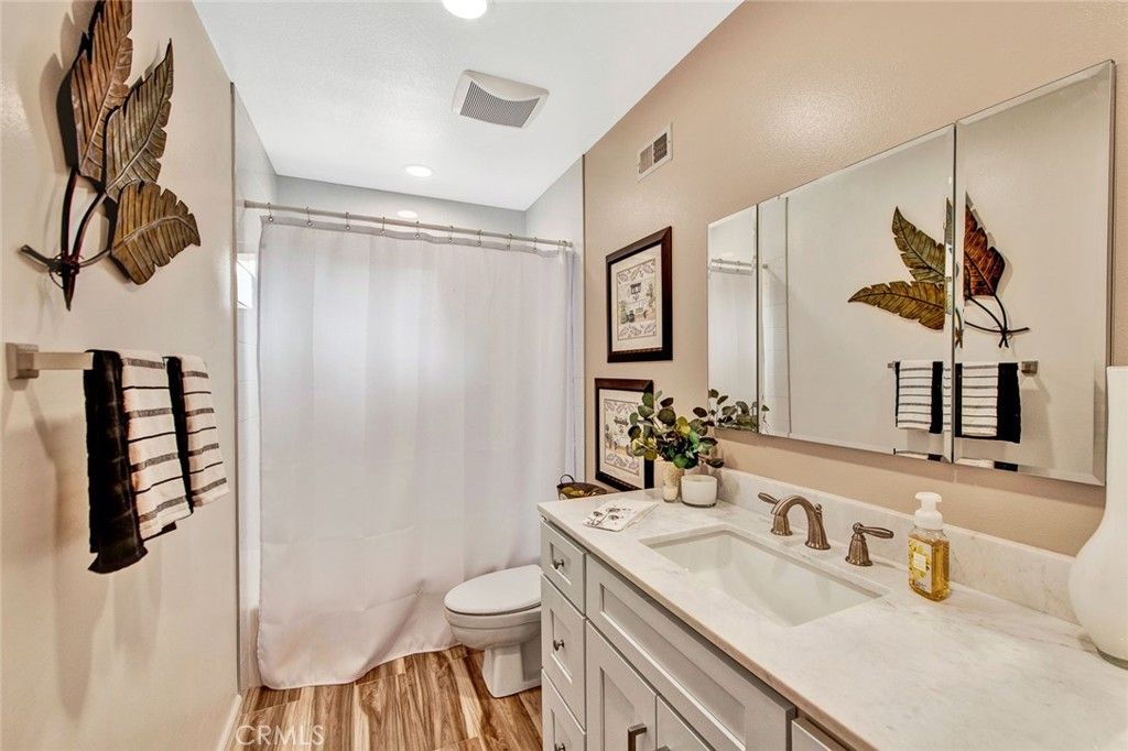 listing image 130720940116652584937