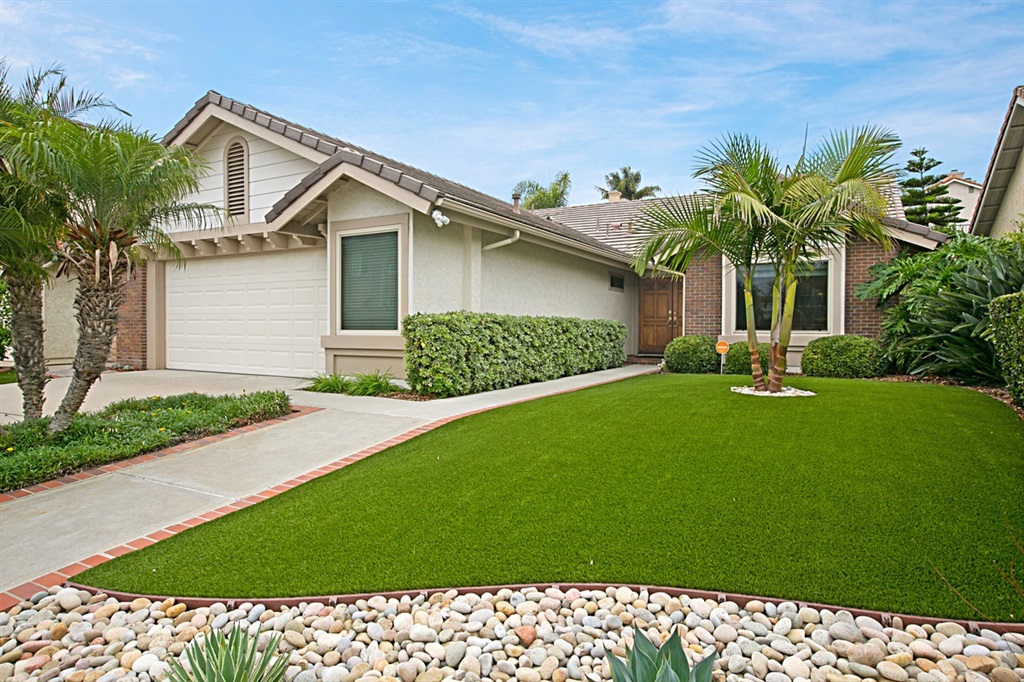 Rare Executive One Level living on premier quiet Del Mar Heights street. Light bright open floorplan. Solar, A.C. UV Air Purifier, Electric Air Filter, oversized garage. Fireplace in MBR & LR. Plantation Shutters, Ceiling Fans, Vaulted Ceilings, Double Oven, Indoor laundry room. New Roof, Low maintenance landscaping. Very conveniently located to Overlook Park, schools, One Paseo and Del Mar Highlands shopping. Neighborhoods: Del Mar Heights Sewer: Sewer Connected