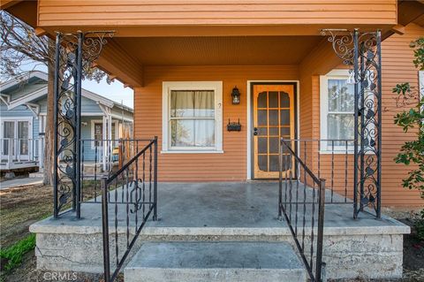 A home in Coalinga