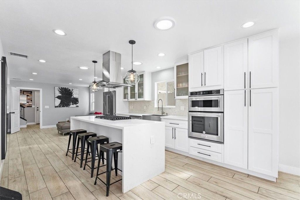 listing image 130722926618253561219