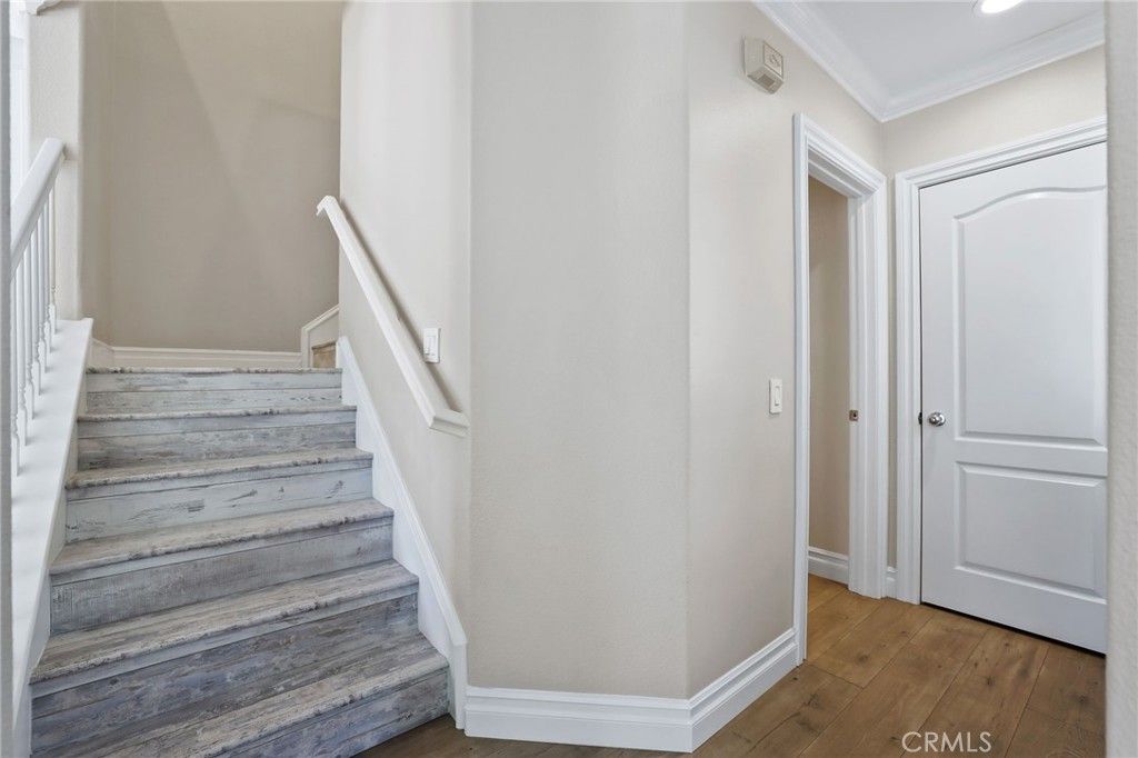 listing image 130725488148567618212
