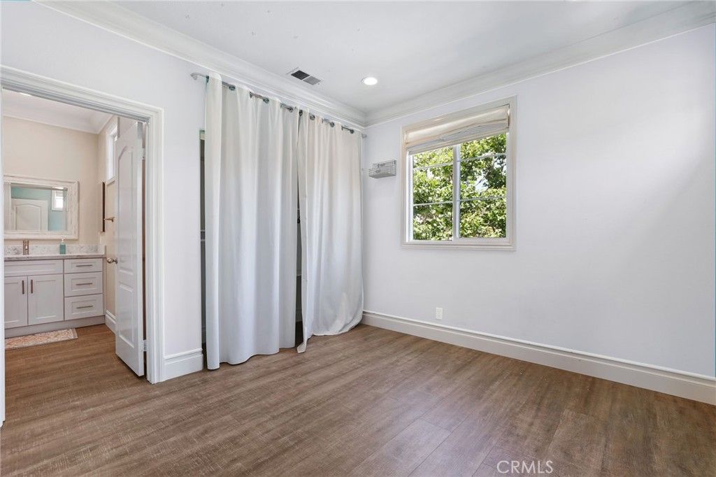listing image 130726798602995388822