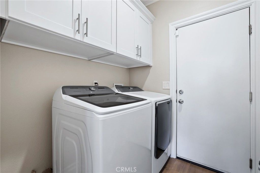 listing image 130721068067979279853