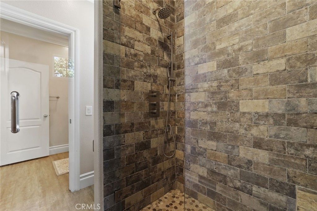 listing image 130729700922026938526