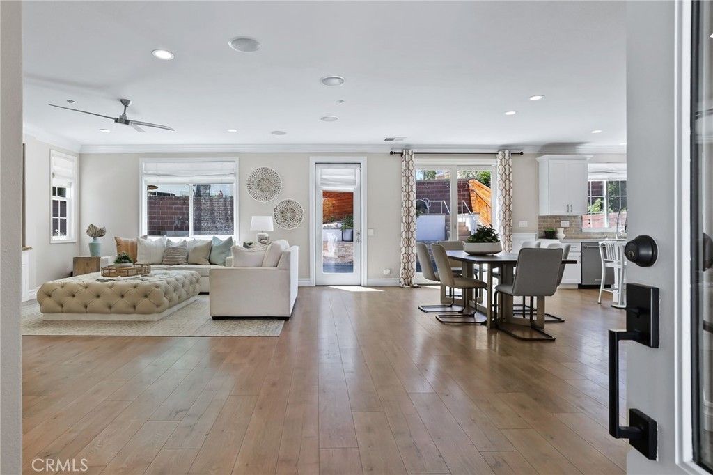 listing image 130727329701989299736