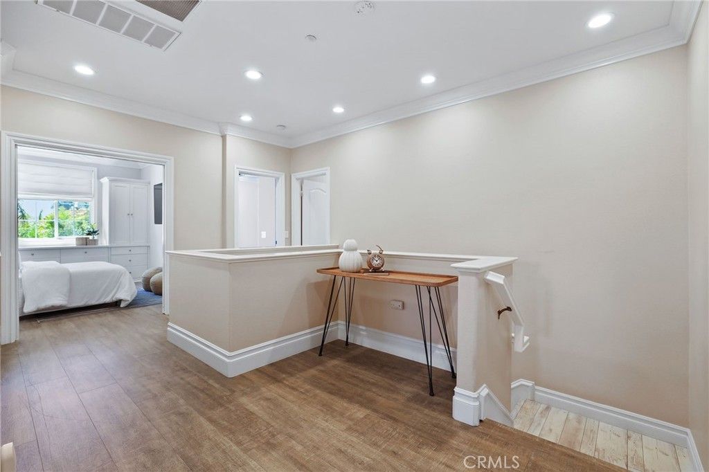 listing image 130725750709558667290