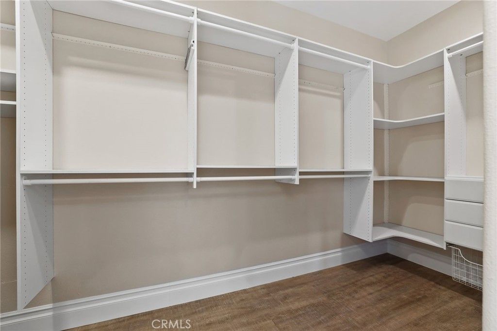 listing image 130722326331957801227