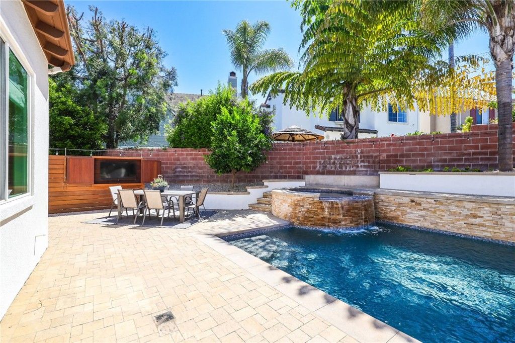 listing image 130726543603672943880