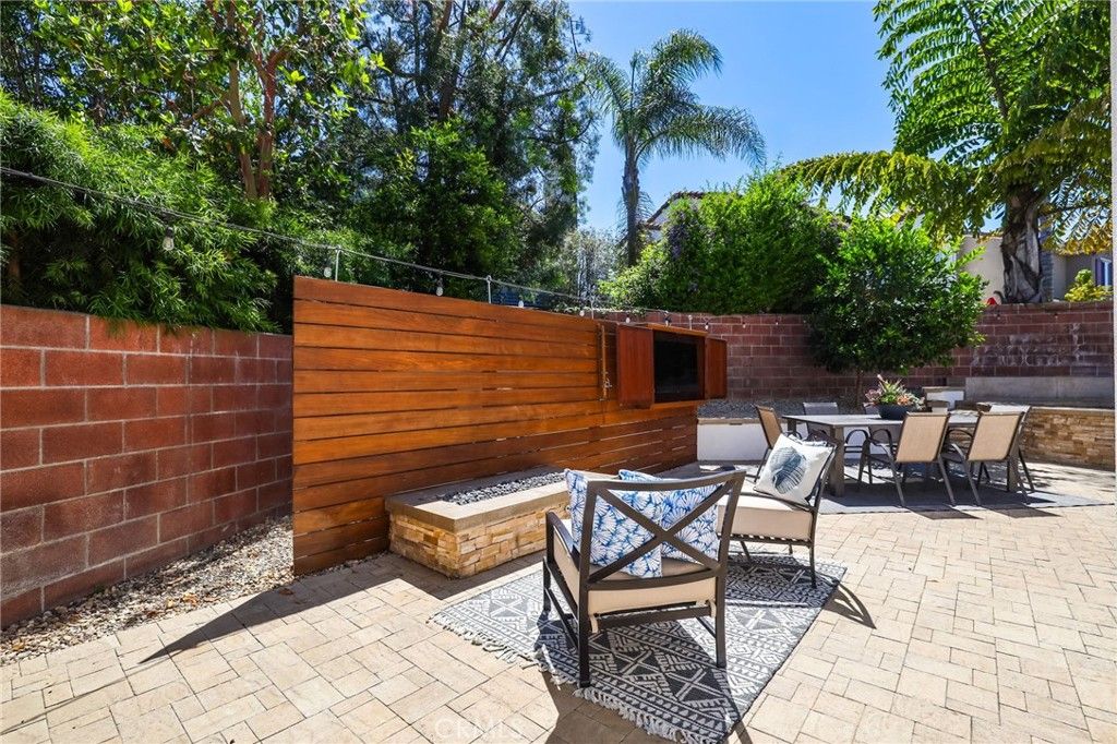 listing image 130720564079077099928