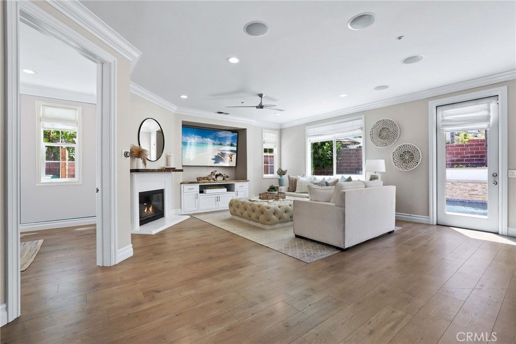 listing image 130728145865502554354