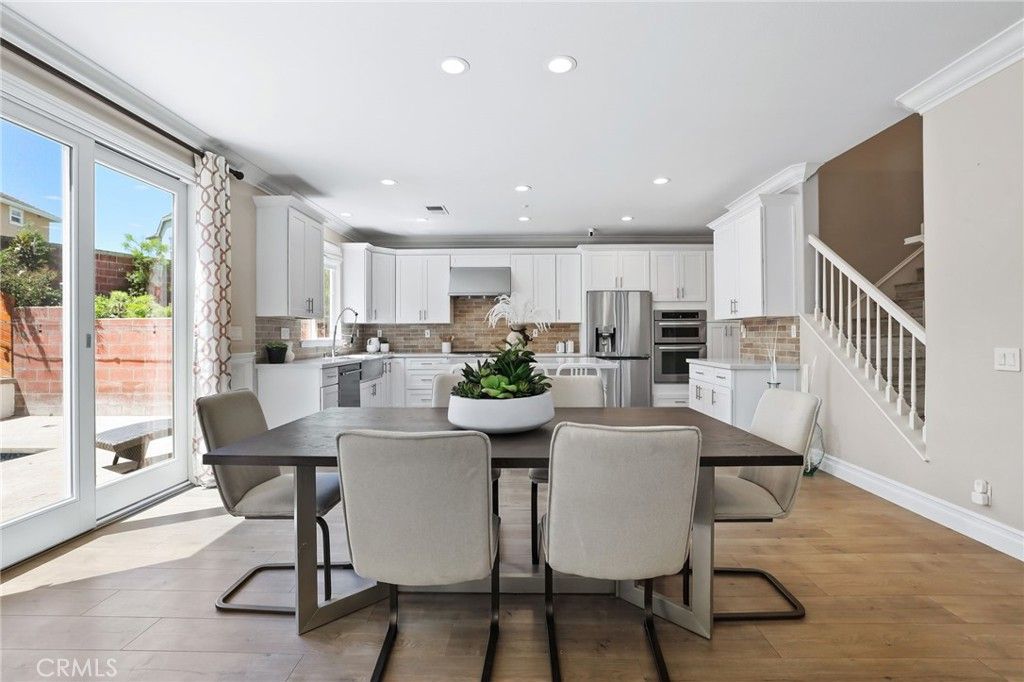 listing image 130725760247155770259