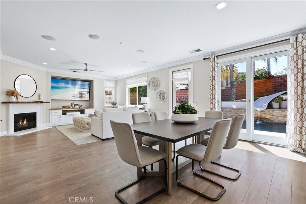 listing image 130725409228387093540