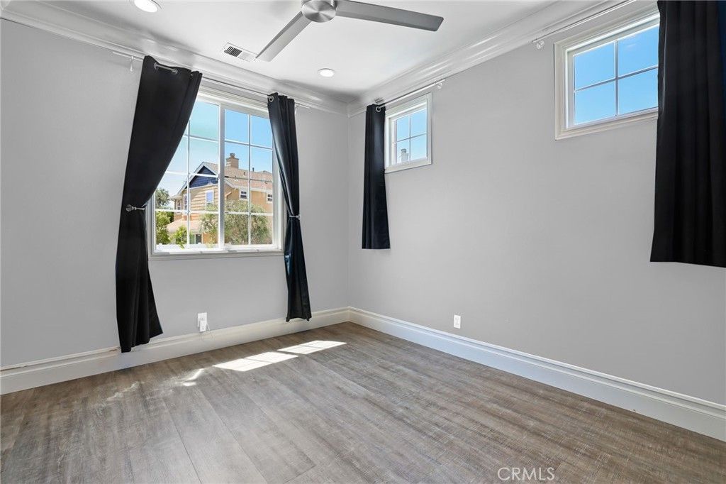 listing image 130726941909116313533