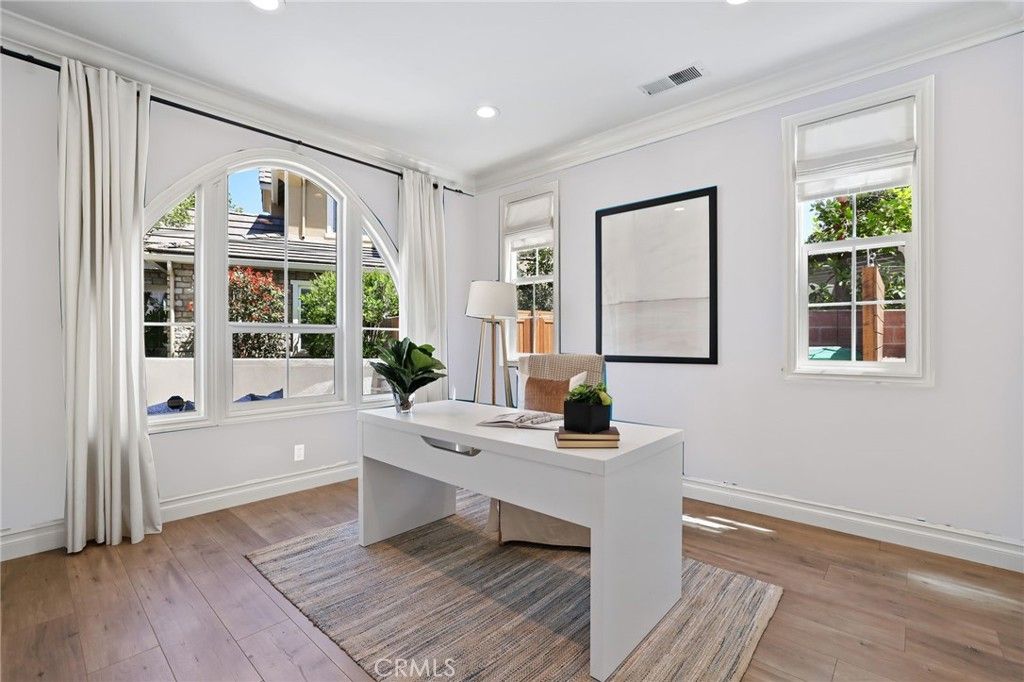 listing image 130726432557040549213