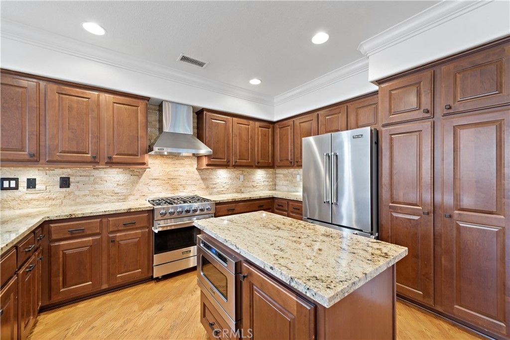 listing image 130729439791511693158