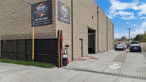 Photo of 12650 Foothill Boulevard, Sylmar, CA 91342 (MLS # SR25071056)