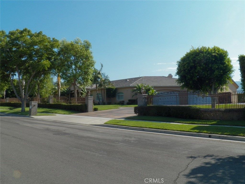 listing image 130722756325848418503