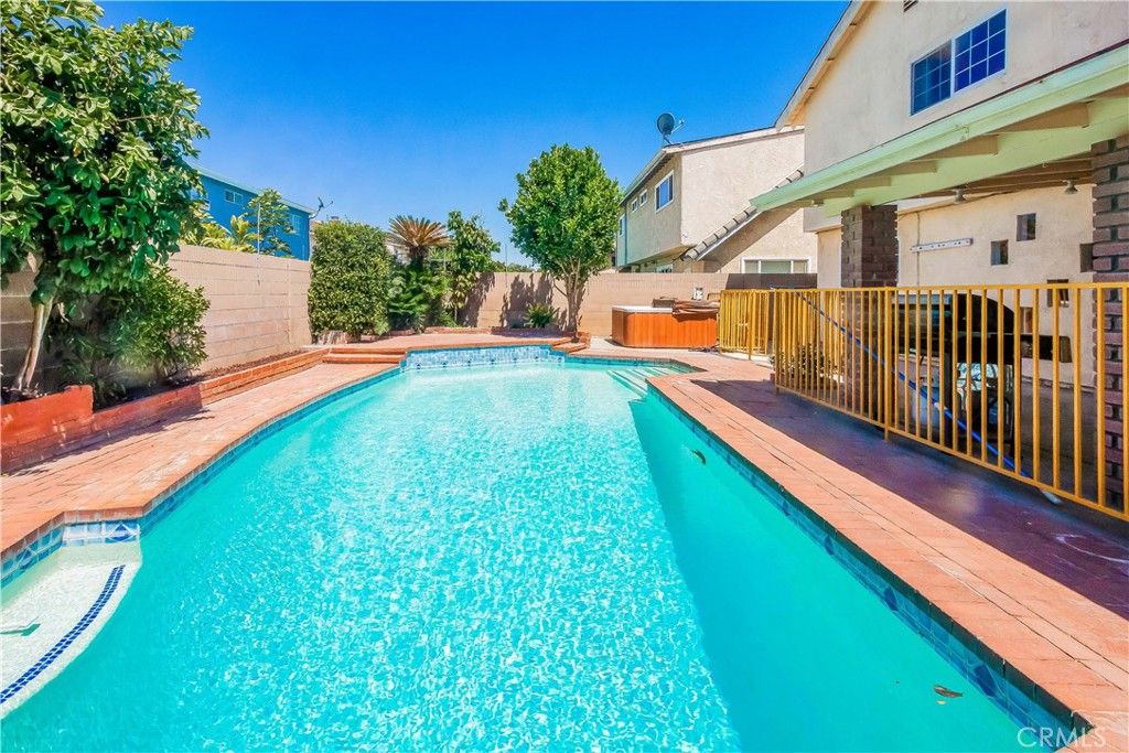 listing image 130728652696973121541