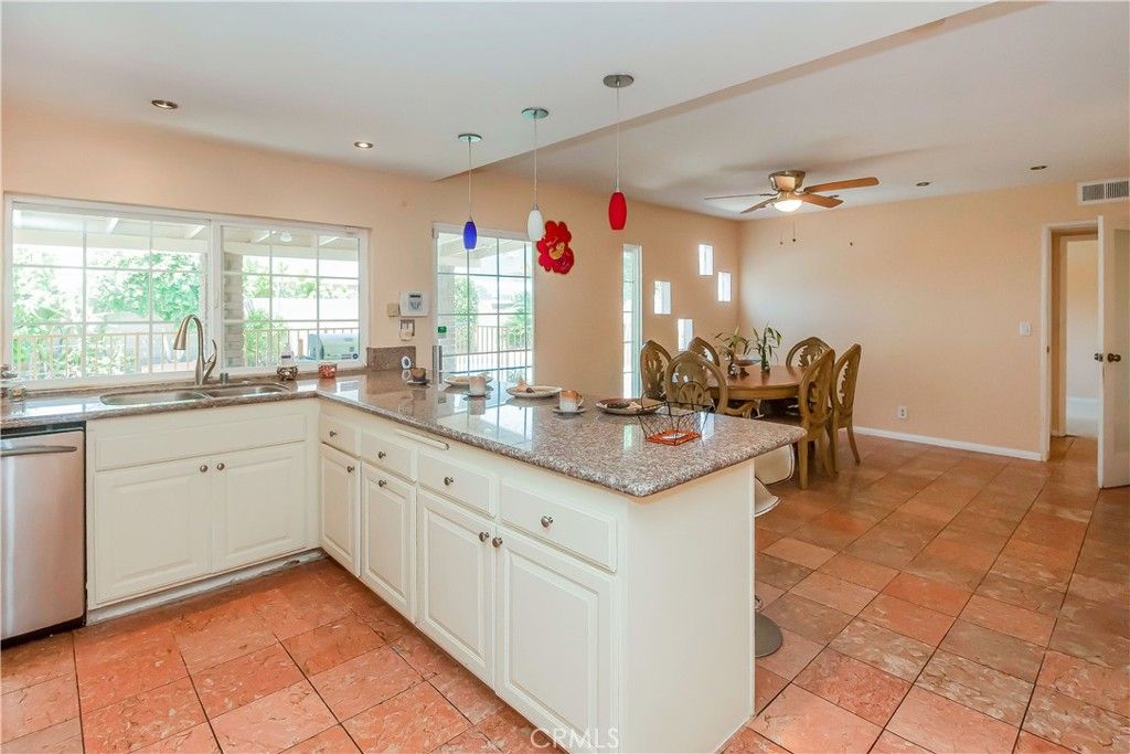 listing image 130728510248387359053